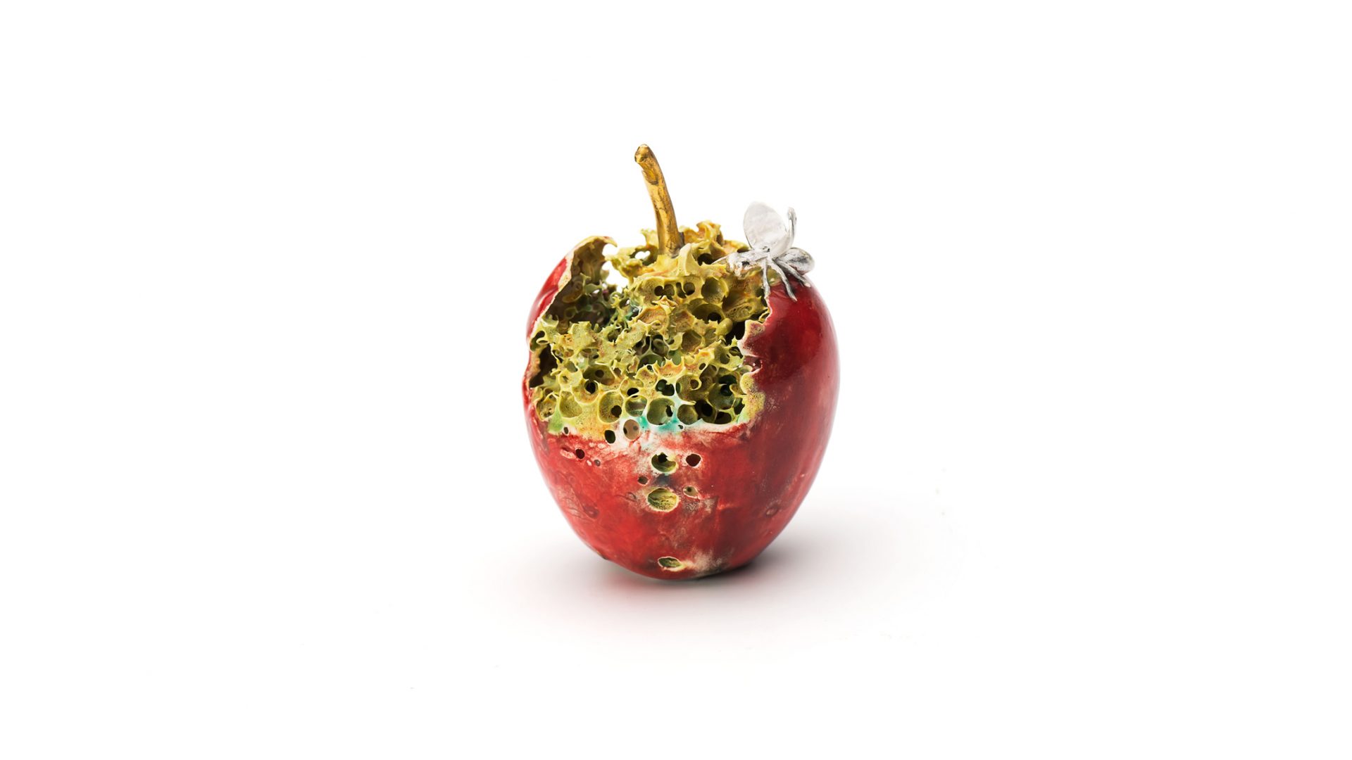 Ceramic apple by Remon Jephcott